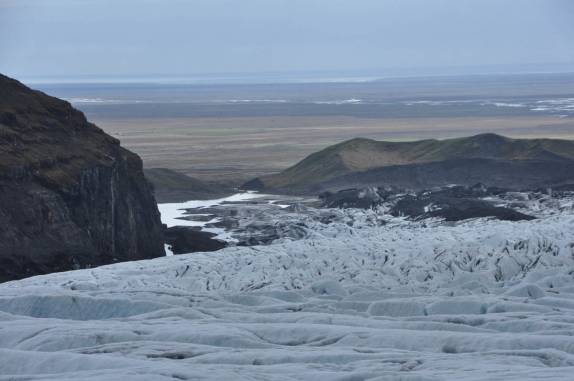 A geleira de Vatnajökull, no Parque de Skaftafell, no sul da Islândia, corre em direção ao mar
